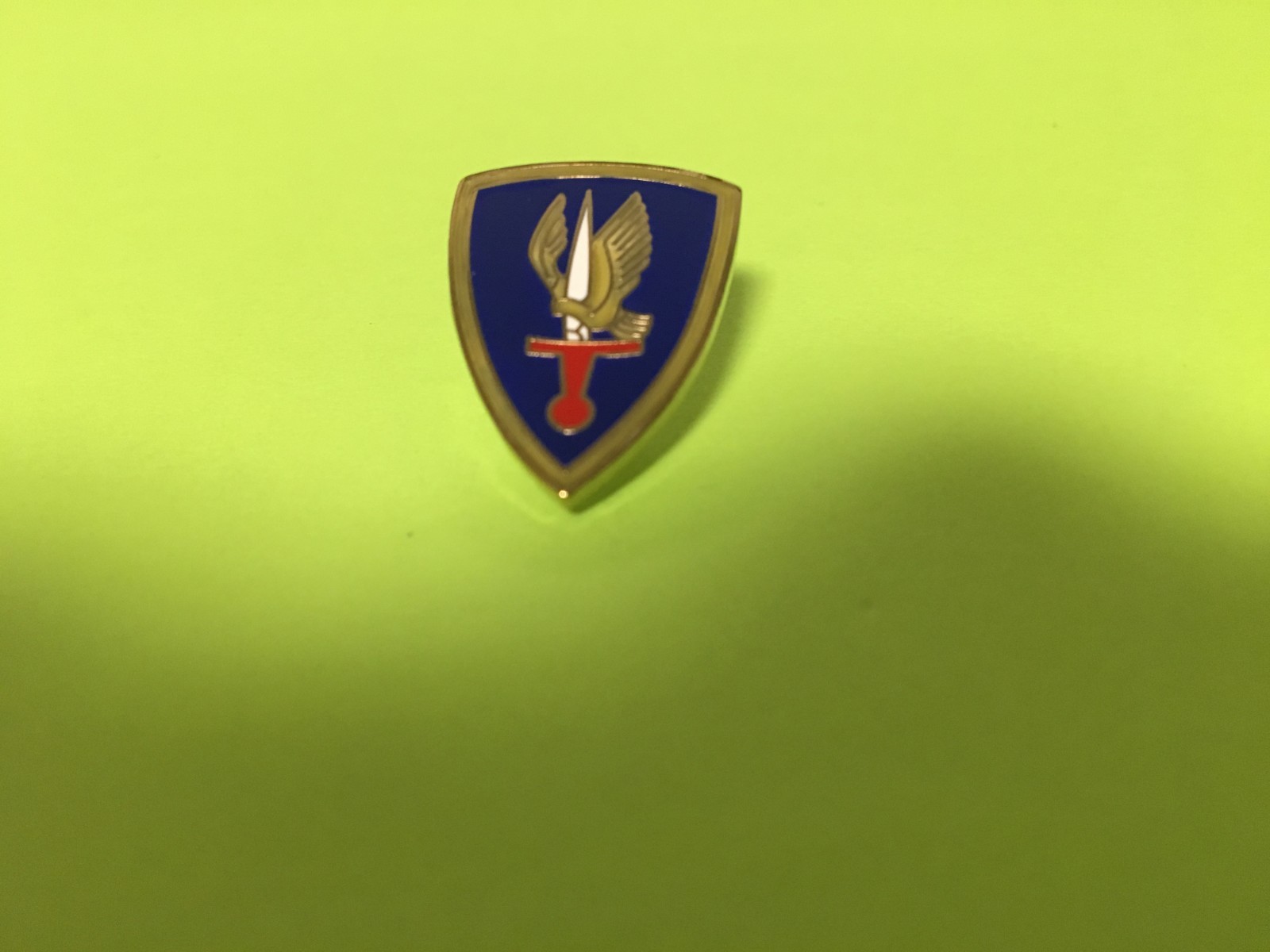 US ARMY 1ST AVIATION BRIGADE HAT/LAPEL PIN