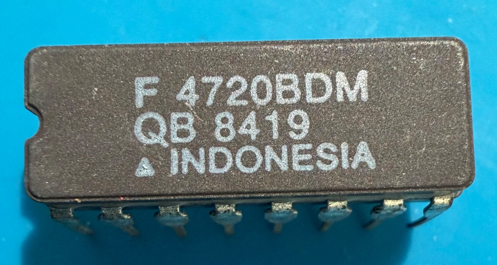 Fairchild  4720BDMQB Integrated Circuit