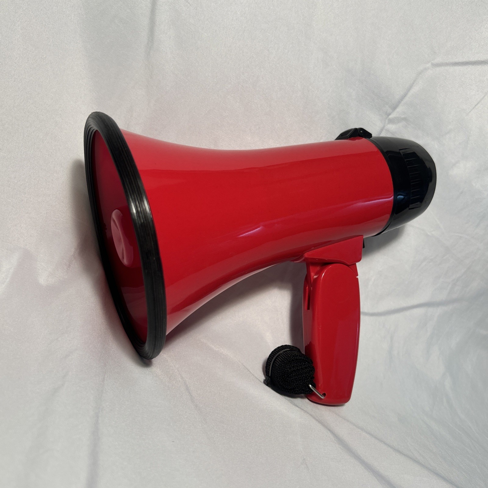 Electronic MEGAPHONE Bullhorn Battery Operated - Microphone & Siren - Red LOUD