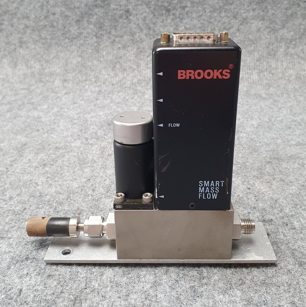BROOKS INSTRUMENT 5850S / BC1HA1AB2BA1B1 SMART MASS FLOW