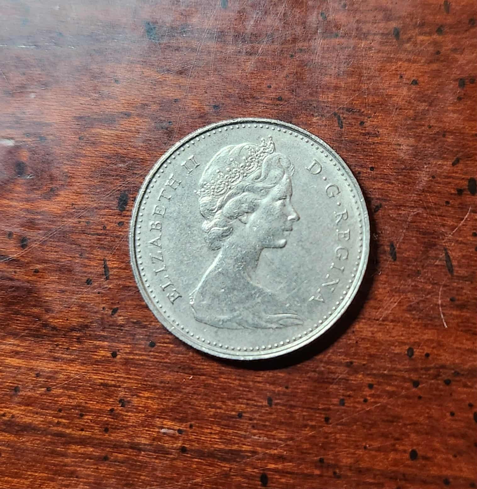 Canada 10 Cent Coin 1975 Queen Elizabeth II
