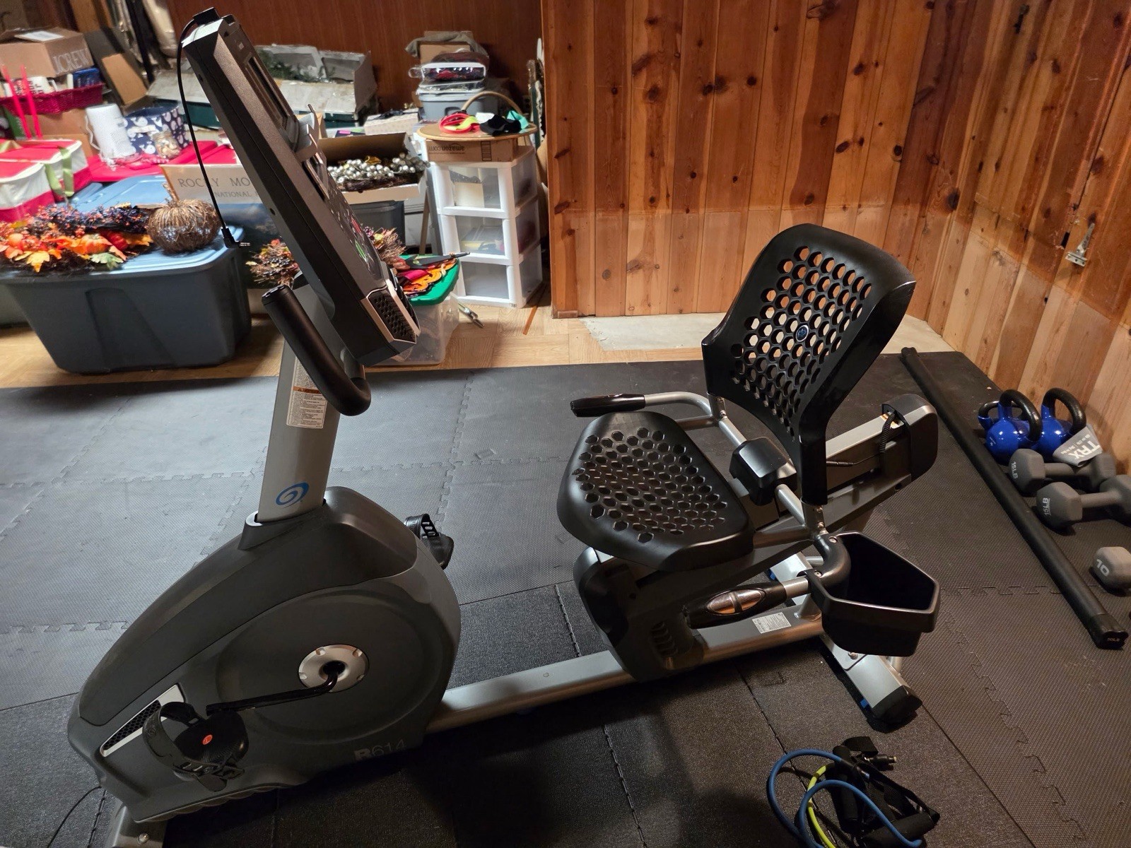 Nautilus R614 Recumbent Exercise Bike Magnetic Resistance Adjustable Seat Gray