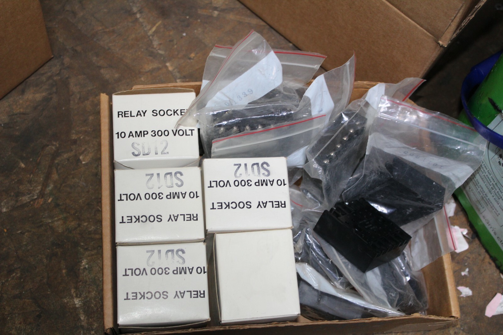 Custom connector sd12 relay socket 300v