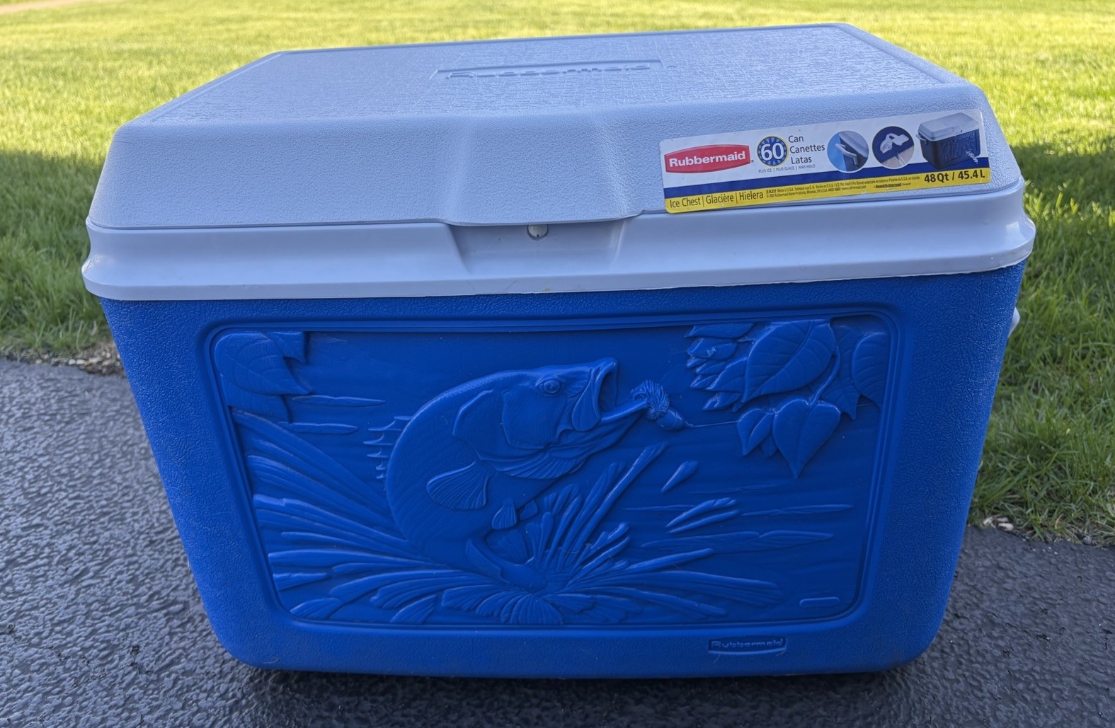 Rubbermaid LargeBlue Cooler Bass Fishing Scene Model #1943 USA 2002 VINTAGE