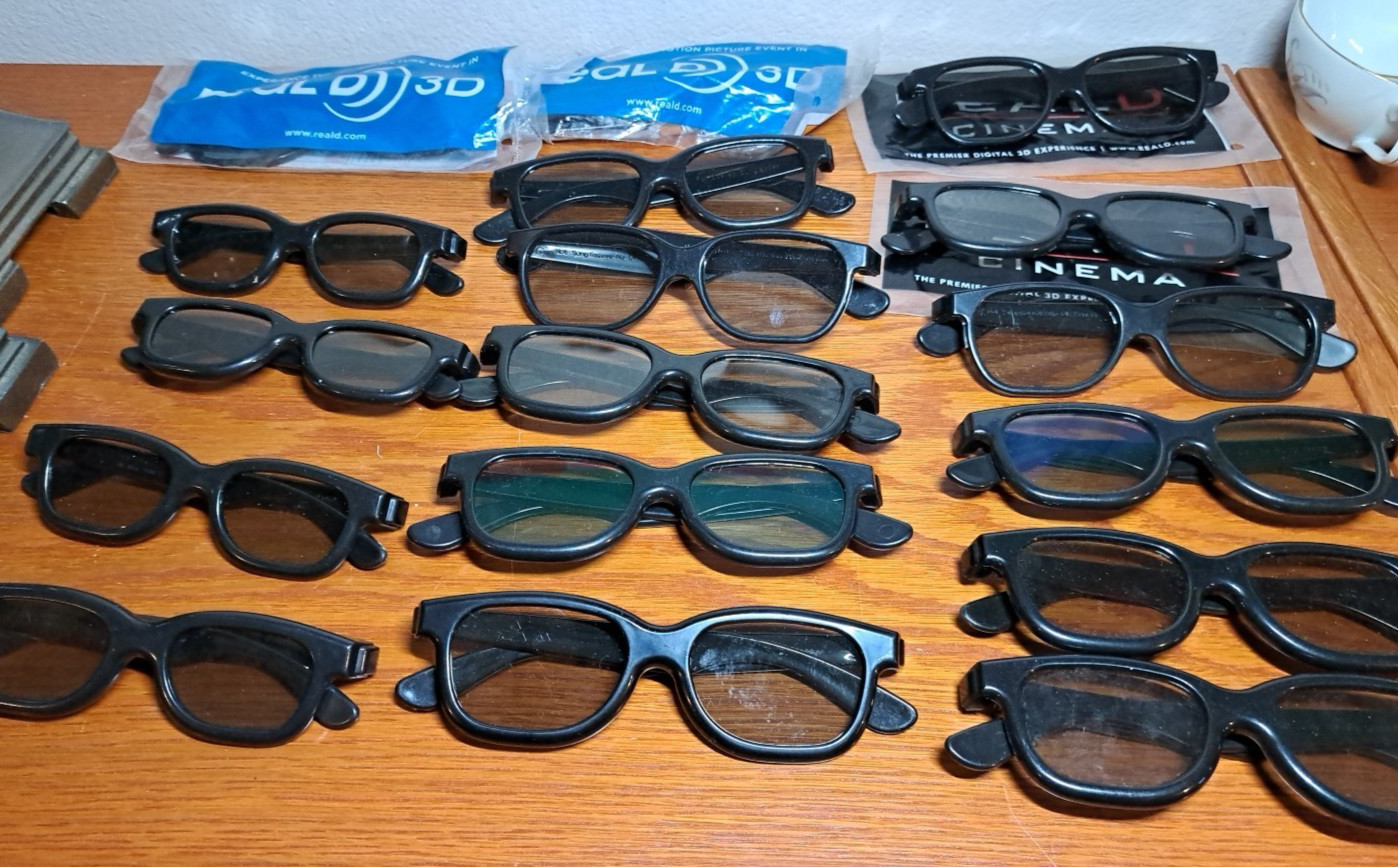 Lot of 17 RealD Real3D Glasses 13 Adult 4 Kids Home Theater
