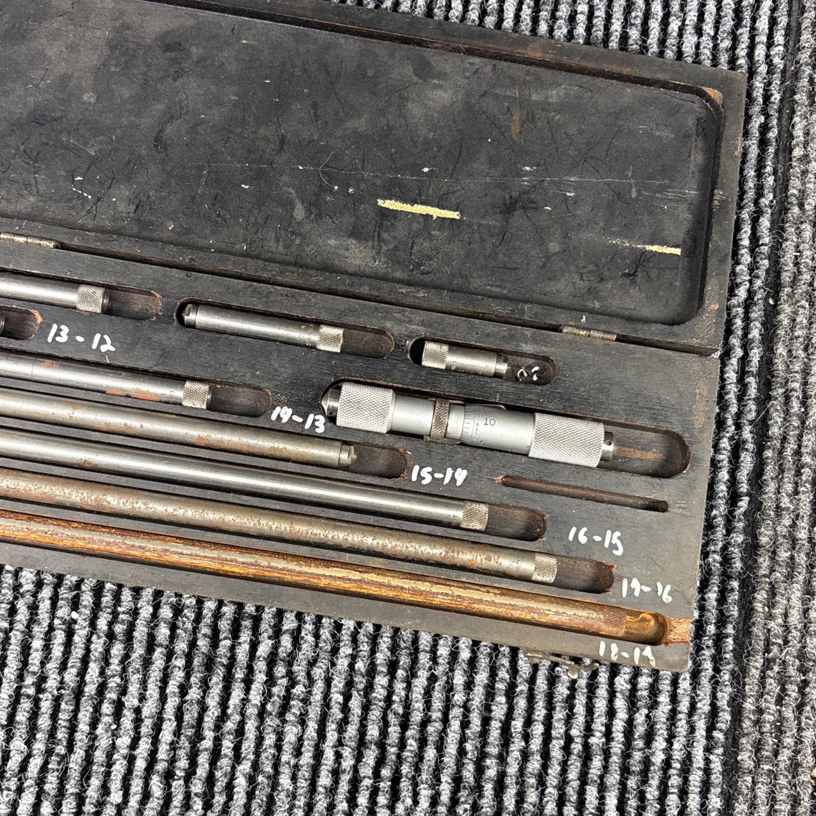 CLEAN Starrett Inside Micrometer Model 823E Range 1-18" Machinist Tools w/ Case