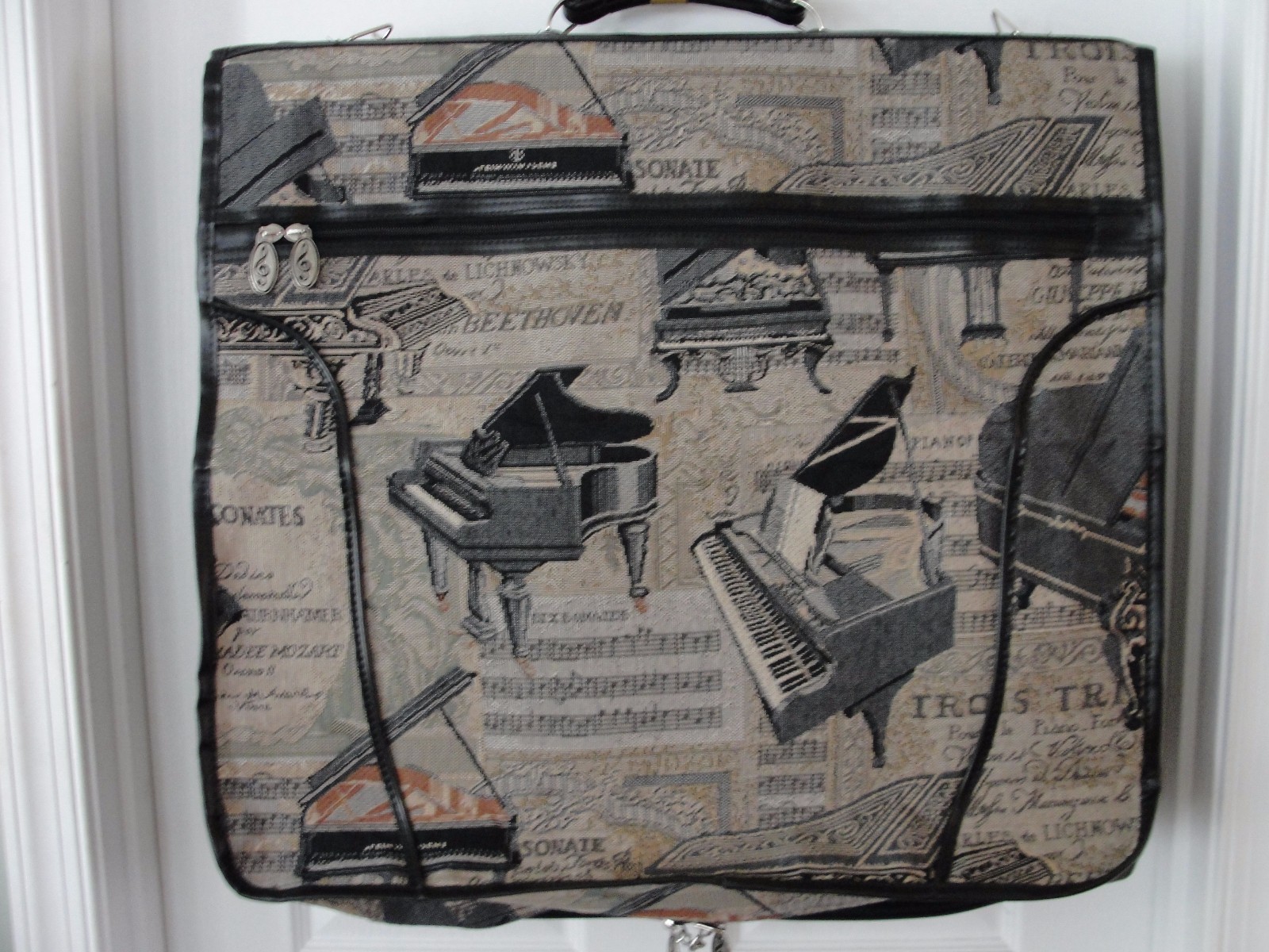MUSIC TAPESTRY GARMENT BAG