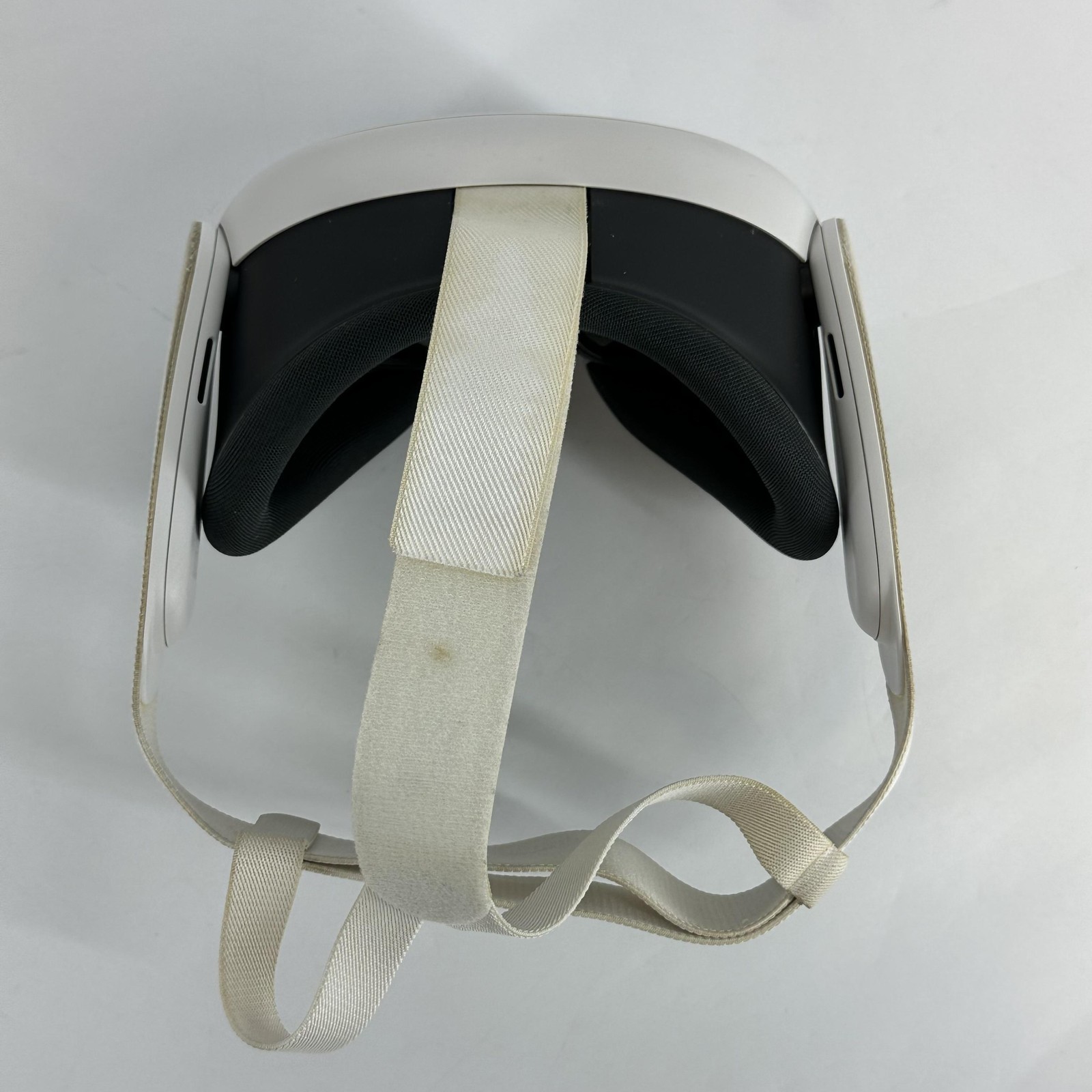 Meta Quest 3 VR Headset 128GB w/ Charger/Regular Strap - Good