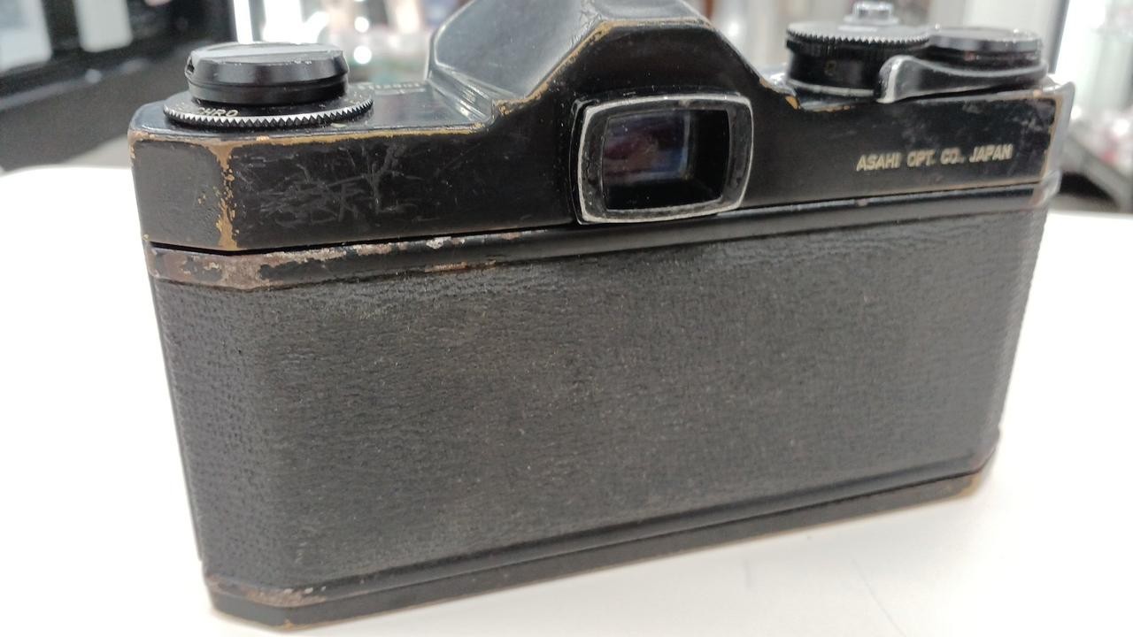 PEN SP black film SLR