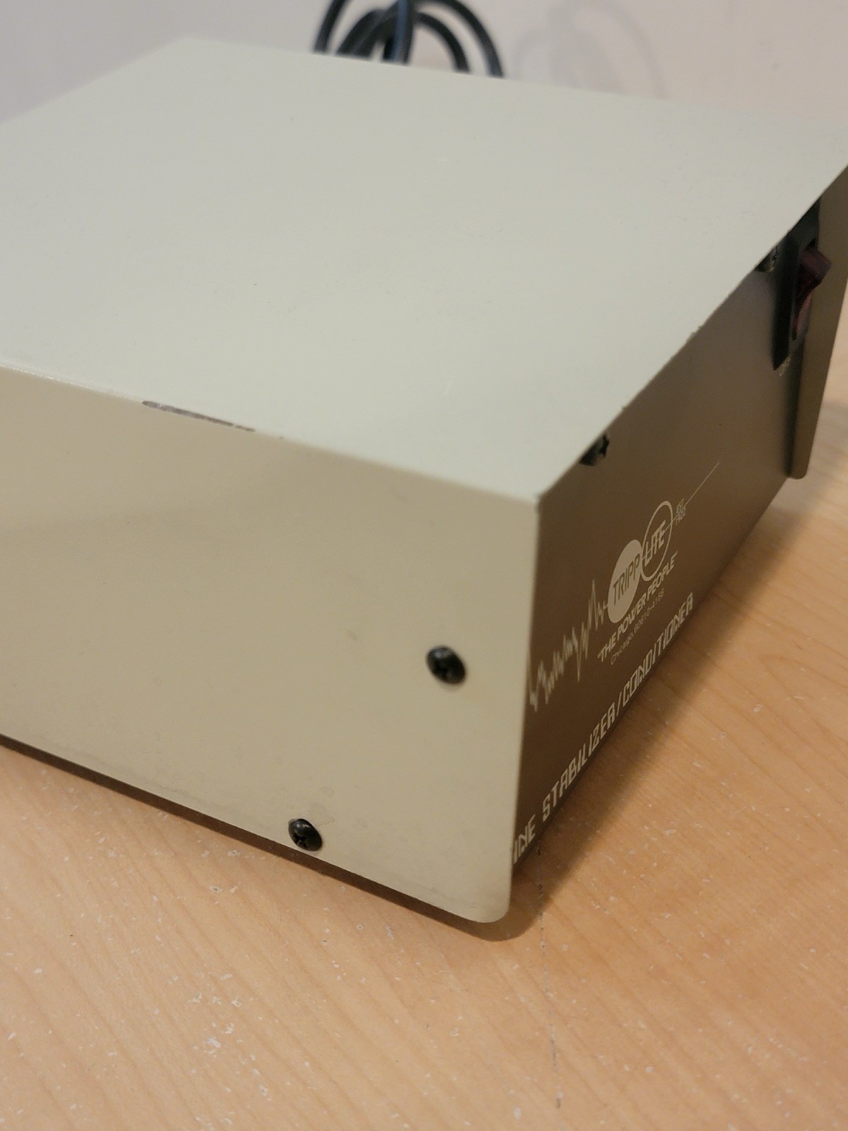 Tripp Lite, Line Stabilizer / Conditioner, Low Voltage Regulator, Model: LS-600b