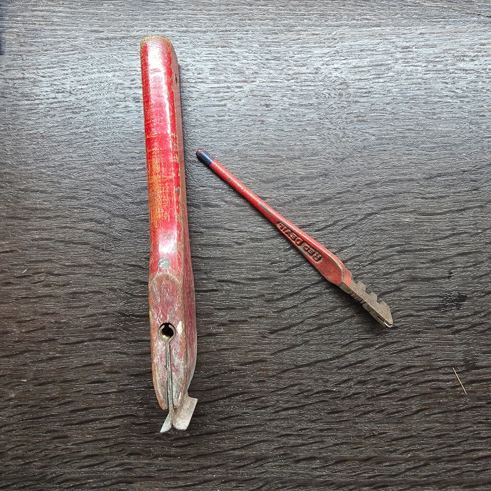 VINTAGE RED DEVIL WOOD HANDLE PAINT SCRAPER AND GLASS CUTTER