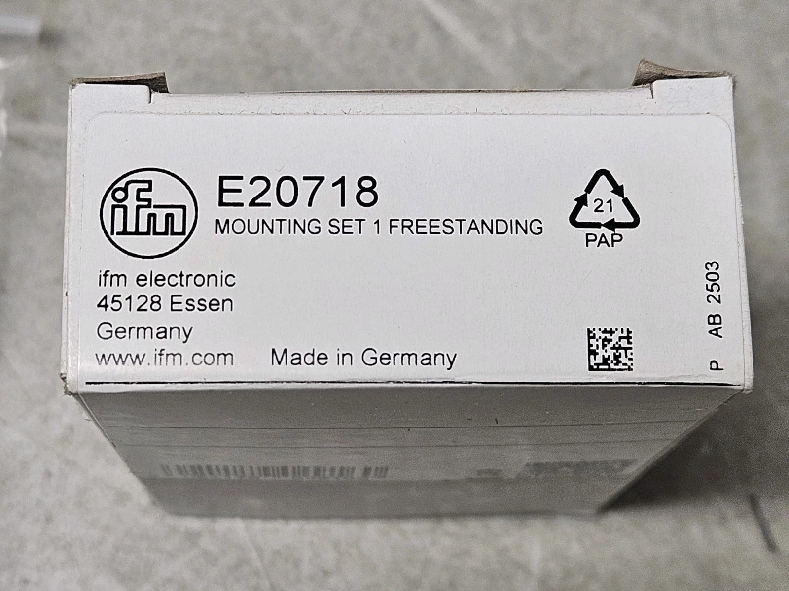 IFM Electronic E20718 Free Standing Sensor Bracket Mounting Set M18 Germany NIB