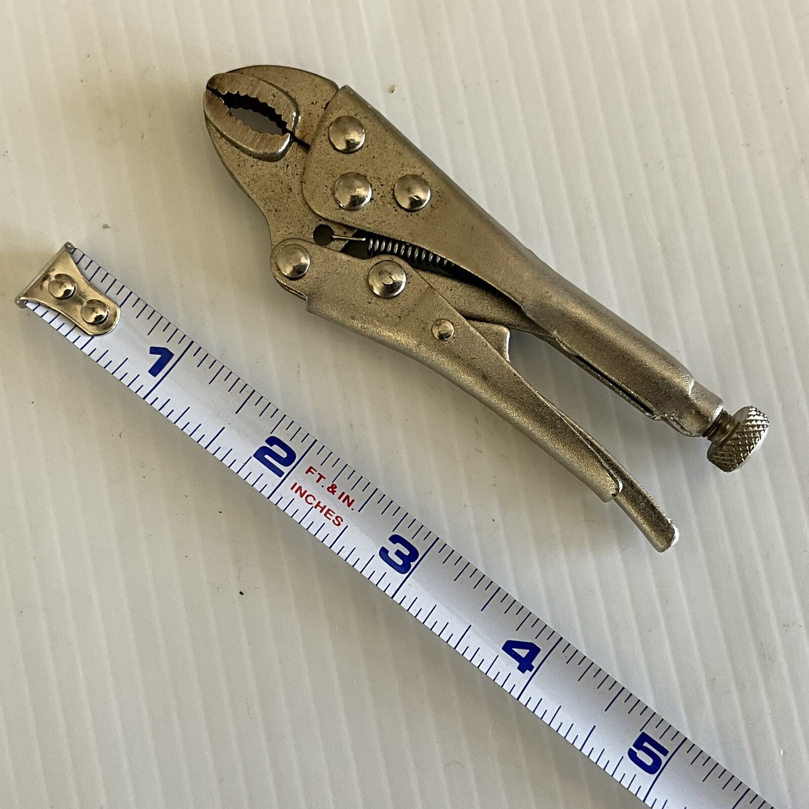 Vintage Unbranded 4" Locking Pliers Adjustable Curved Jaws