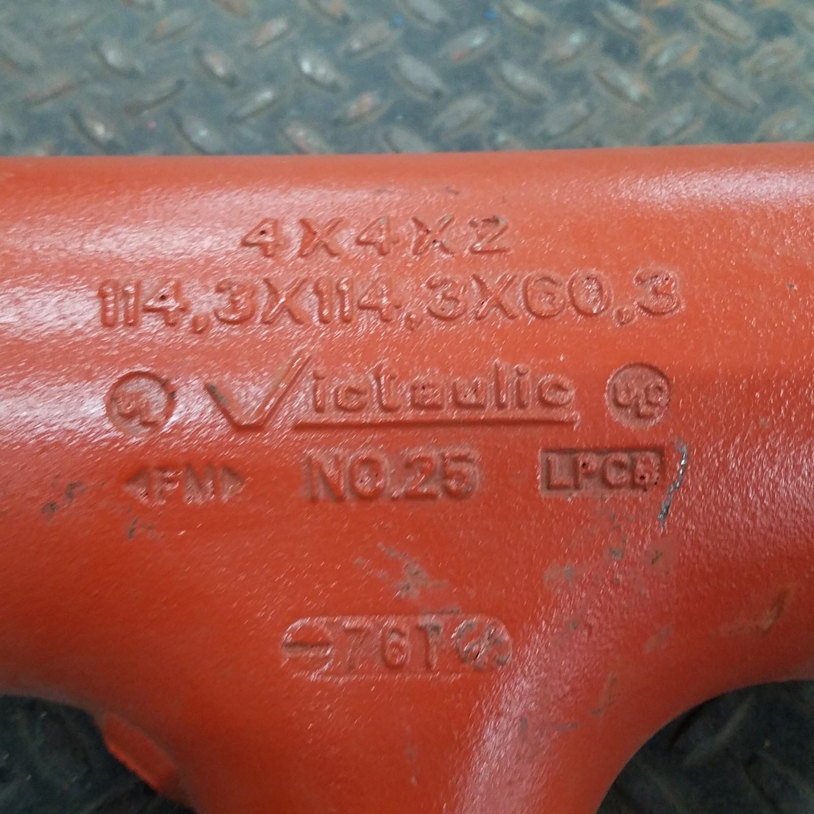 Victaulic No. 25 4"x4"x2" Reducing Tee - USED