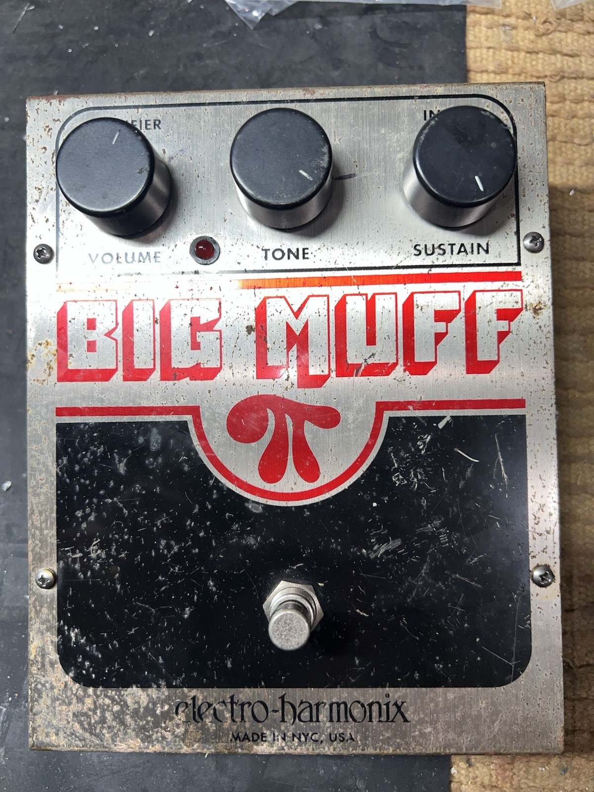 Electro-Harmonix Big Muff Pi Distortion Fuzz Effects Pedal Made in USA EC-3003