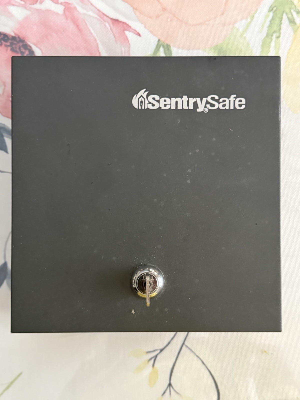 SentrySafe Small Lockable Cash Box Keyed Metal Matte Black/Gray w/ 1 Key