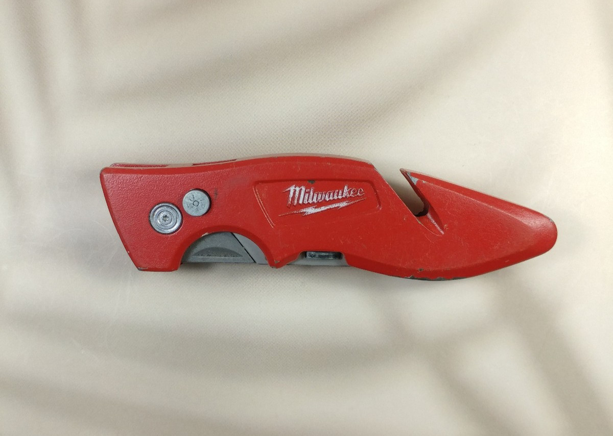Milwaukee Tool Fastback Flip 48-22-1501 Box Cutter Quick Botton Folding Utility