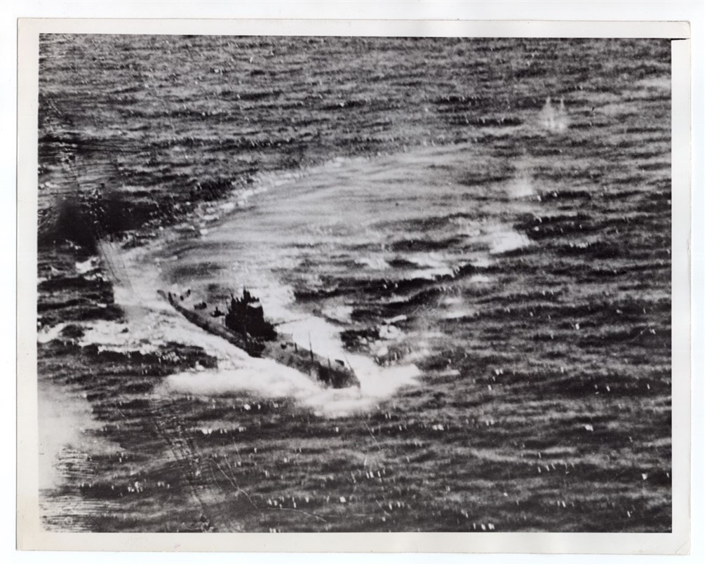1942 RAF Sunderland Bombing Italian Submarine in the Med Original News Photo