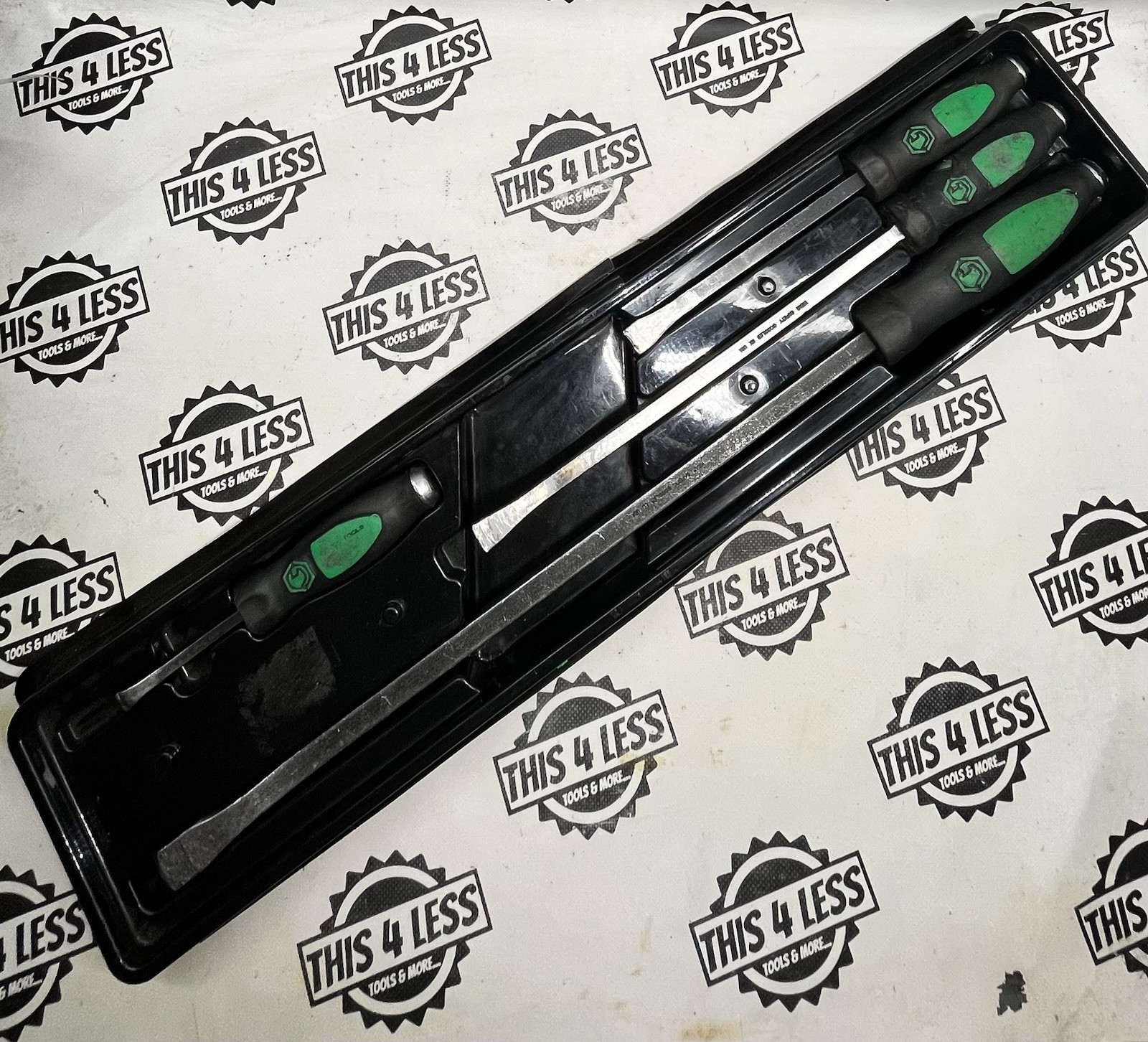 Matco 4 PIECE CURVED TIP PRY BAR SET - GREEN USED