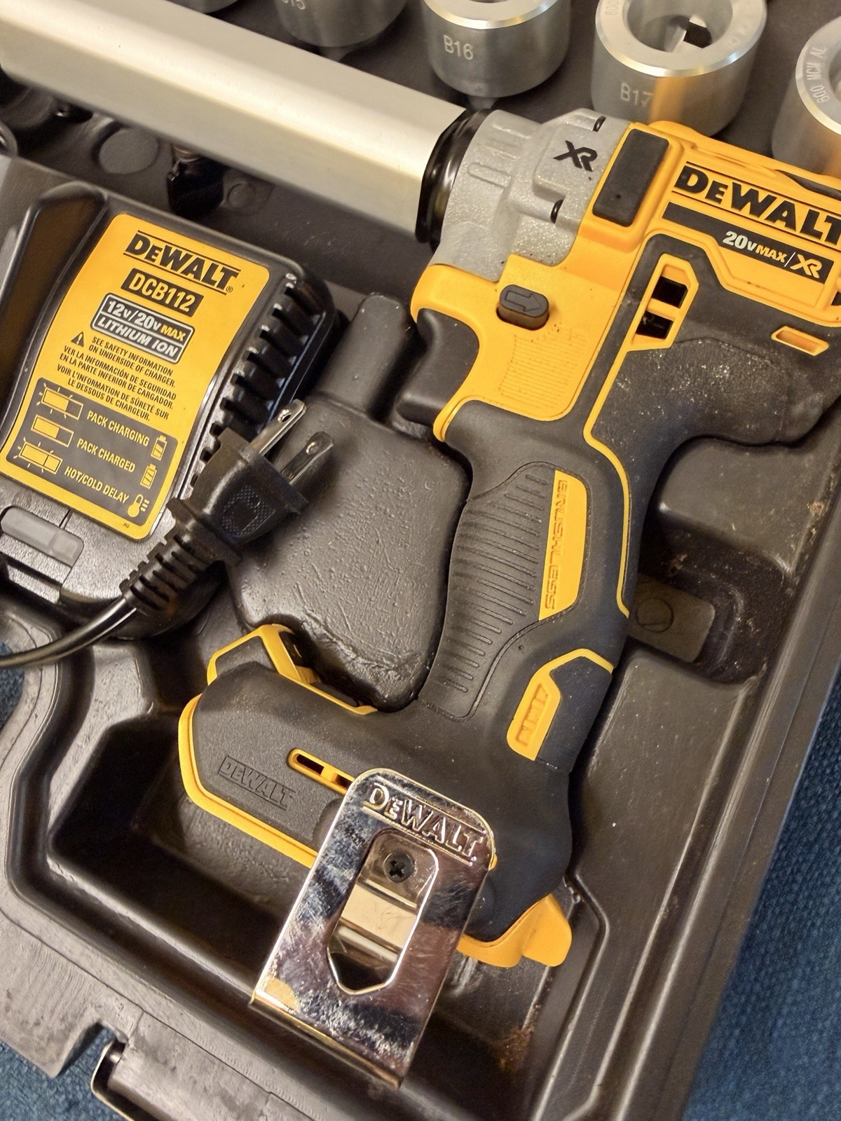 DeWALT DCE151TD1 20V MAX XR Cordless Cable Stripper Kit