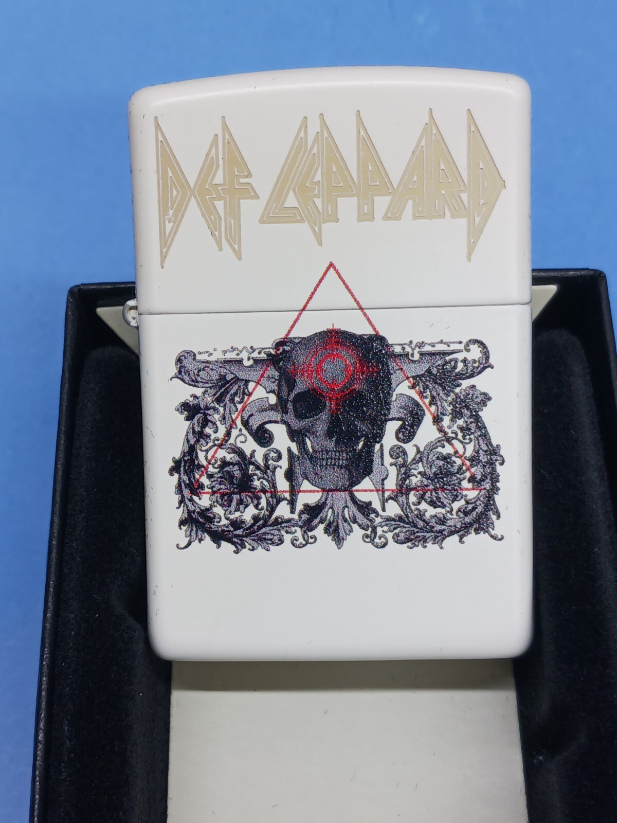 Zippo 49237 Def Leppard White Matte
