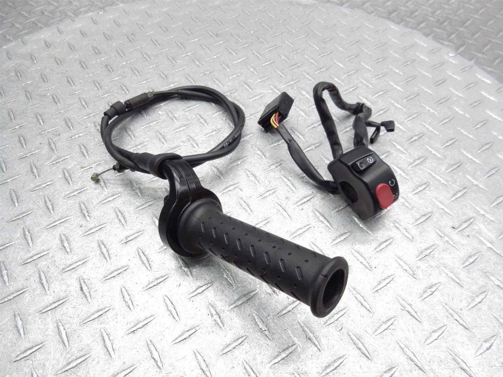 2005 02-06 Triumph Speed Four Right Switch Throttle Control Cable Handlebar Grip