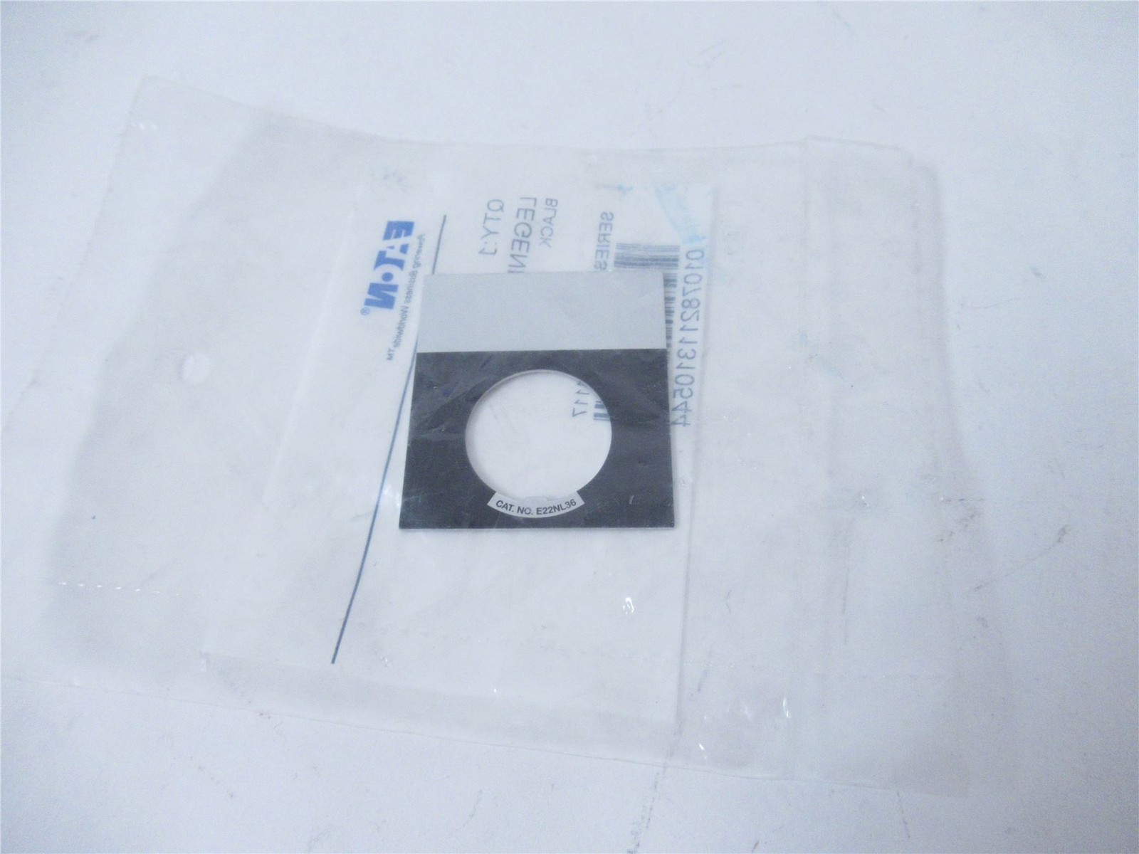 240437 New In Box; Eaton E22NL36 Legend Plate - 22 mm; Blank