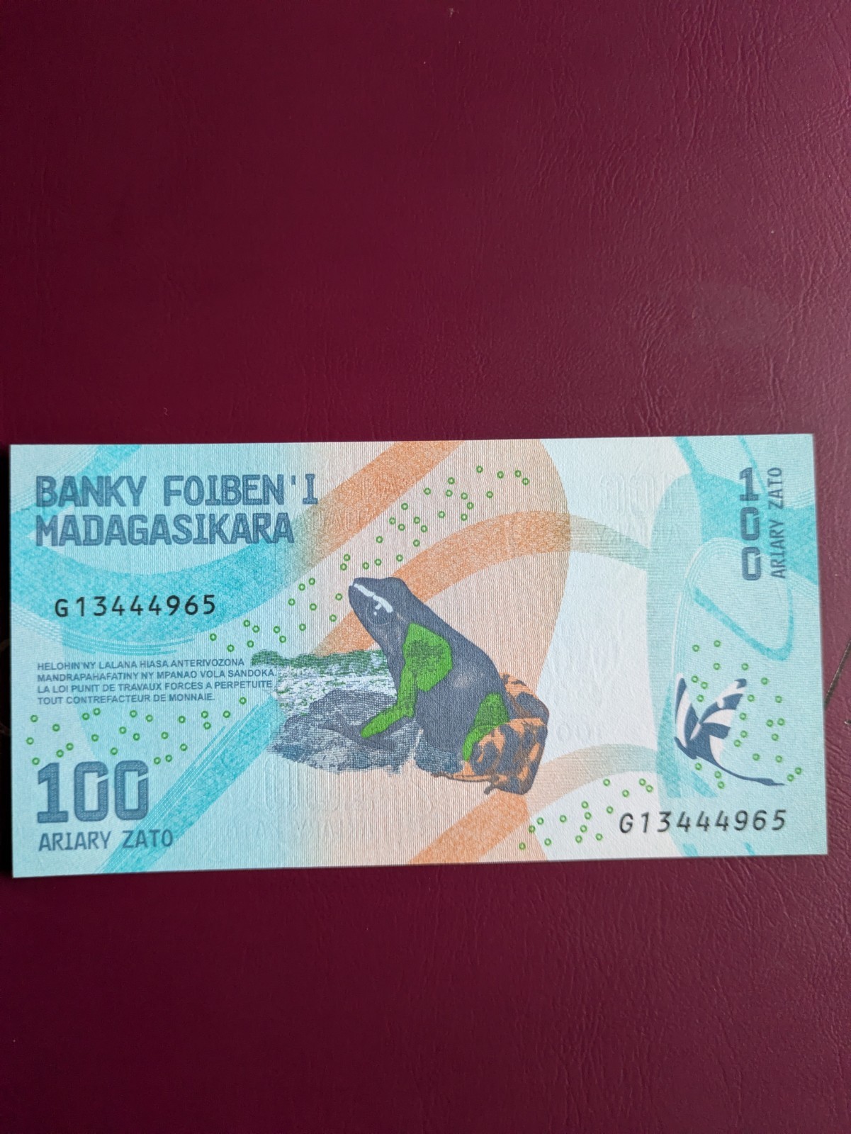 Beautiful - 100 Ariary Banknote - Madagascar - UNC- P# 97