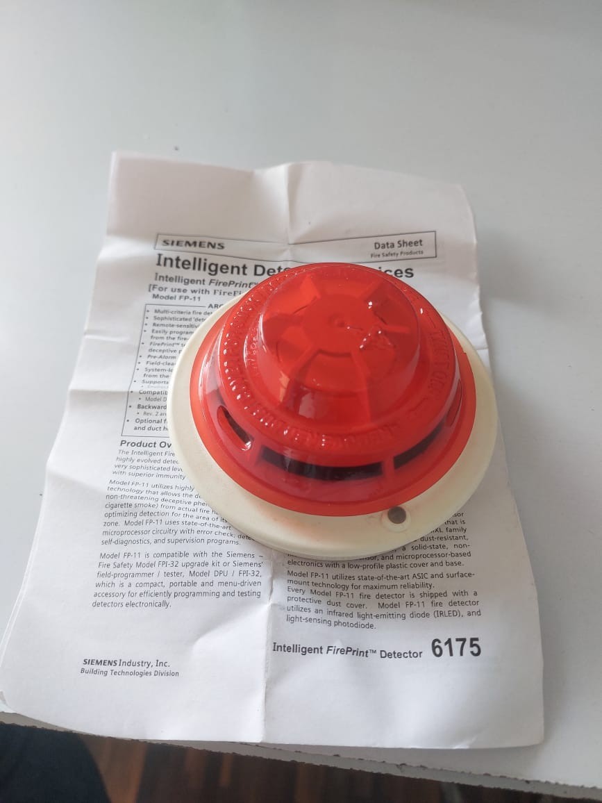 SIEMENS FP-11 INTELLIGENT SMOKE DETECTOR WITH BASE DB-11/-11E- Brand New