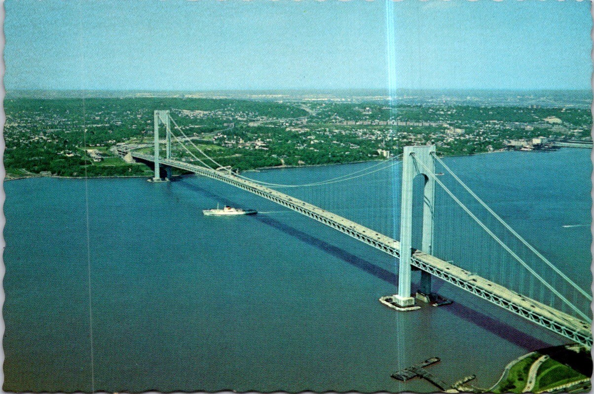 (1350) 10-8-2025 - Ship under USA Verrazana Narrow Bridge (New York)