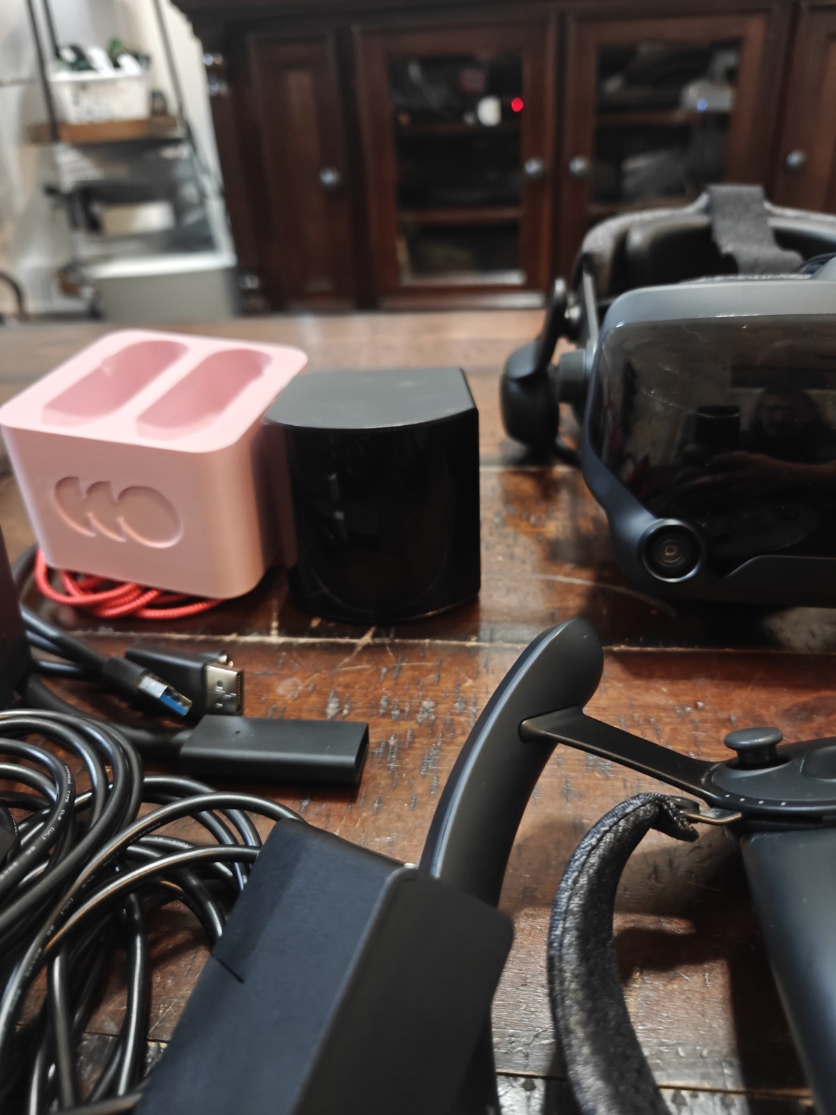 Valve Index VR Headset Full Kit w/ 2.0 Base Stations, Knuckles Controllers