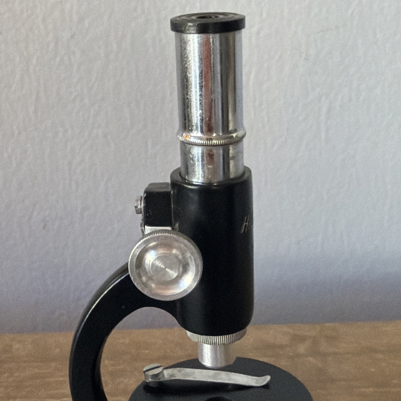 Vintage HIKA 150x Microscope 5in. Includes 3 slides and original box.