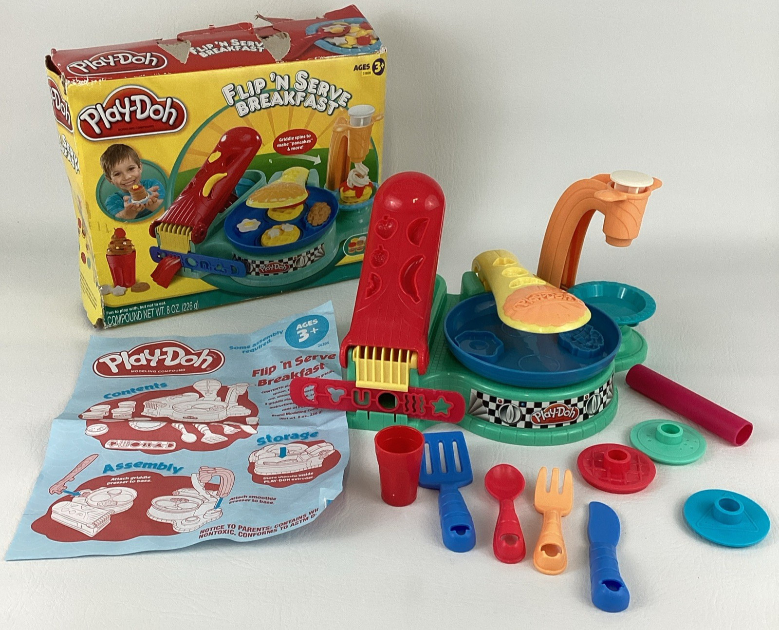 Play-Doh Flip N Serve Breakfast Playset Griddle 2010 Hasbro Kitchen Creations