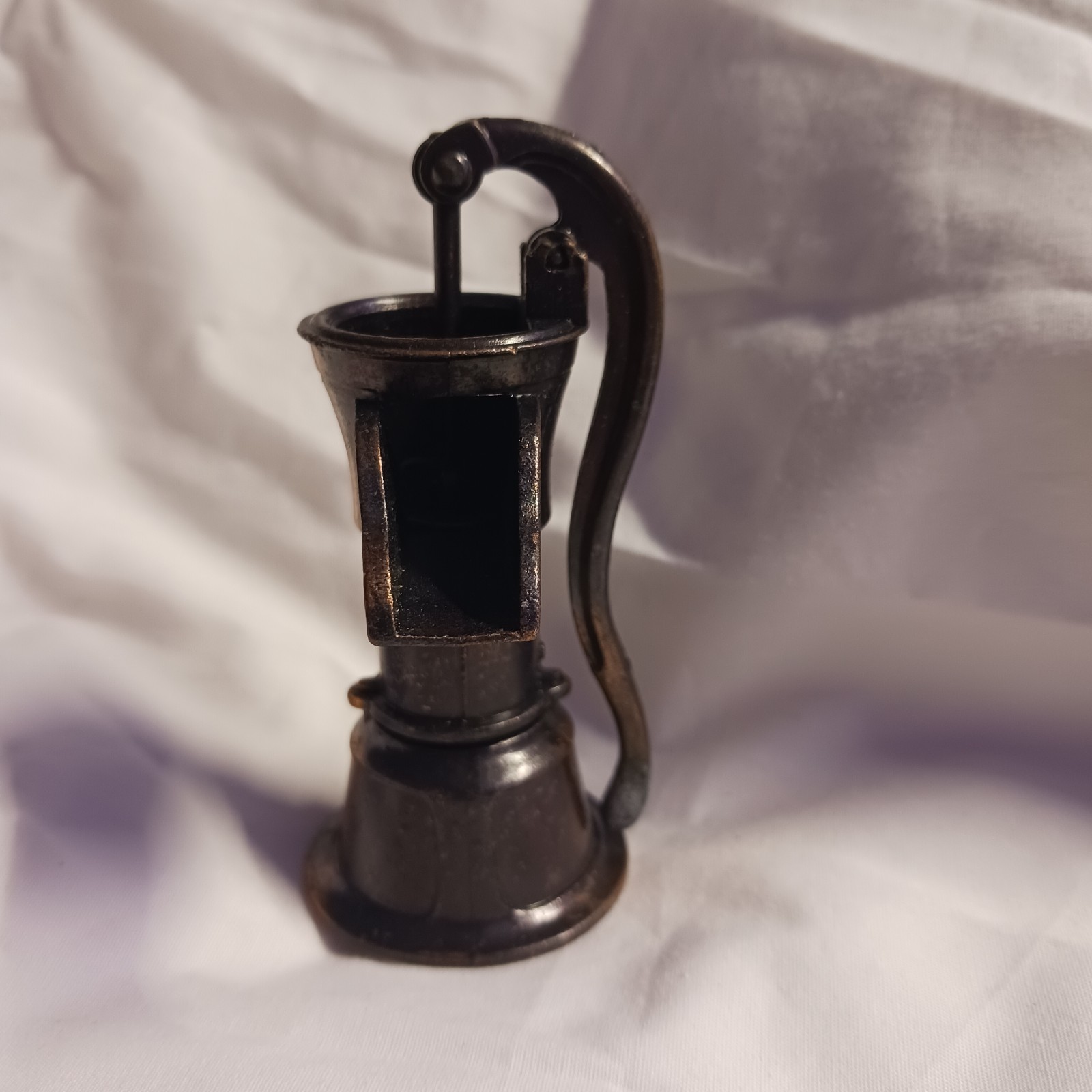 Vintage Metal Die Cast Miniature Hand Well Water Pump Pencil Sharpener