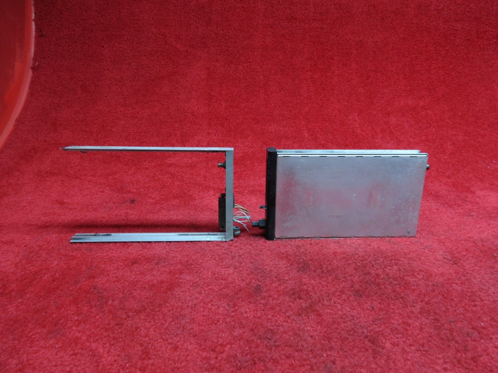Narco Avionics DME 890 Interrogator W/ Mounting Tray