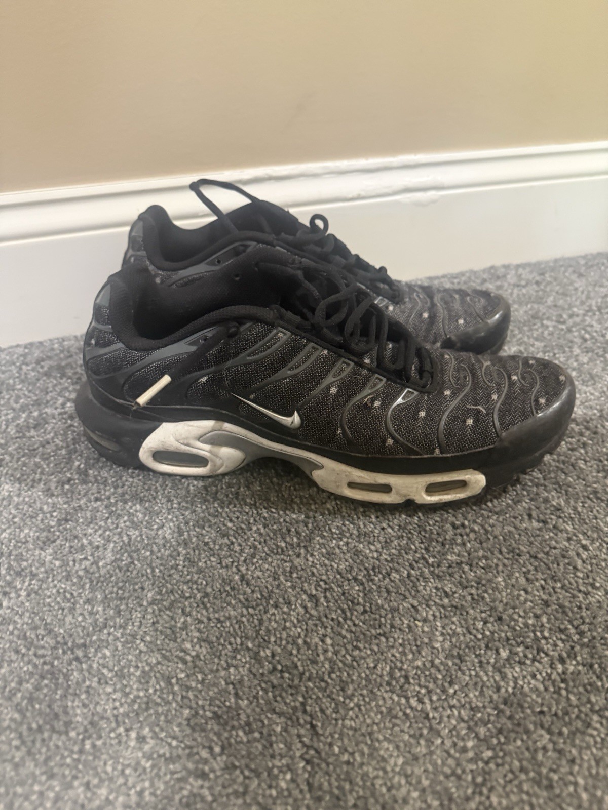 Nike Air Max Plus TN Men's Black Low Top Lace-Up Athletic Sneakers
