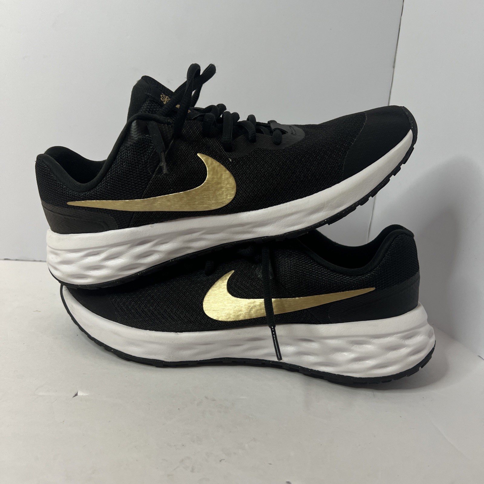 Size 7y - Nike Runner Black And Gold