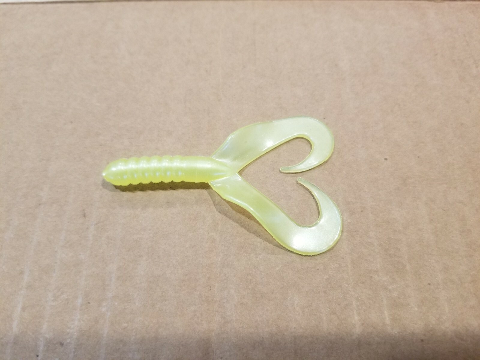 TWIN GRUB TAILS