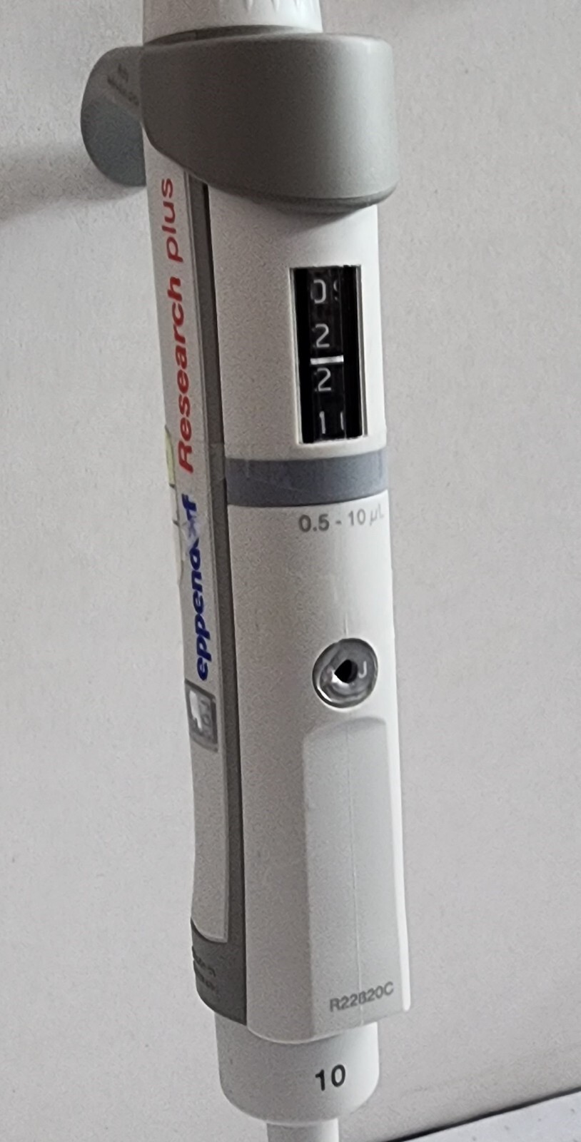 Eppendorf Research plus Pipette, fixed volume single-channel, volume 10μL