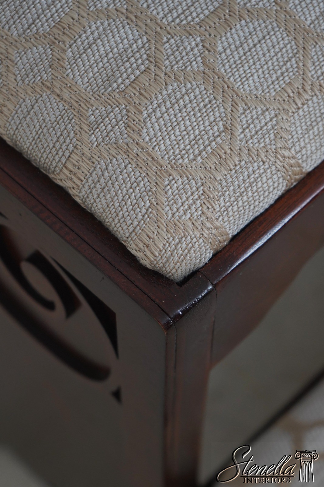 69512: Chippendale Style Mahogany Bedsteps