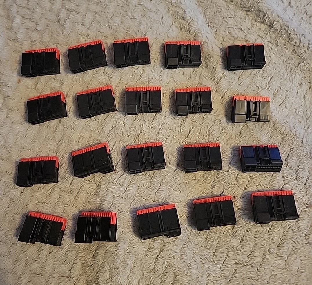 Lot Of 20 TE Connectivity (2236269-1) 24 Position Housing Female Terminals