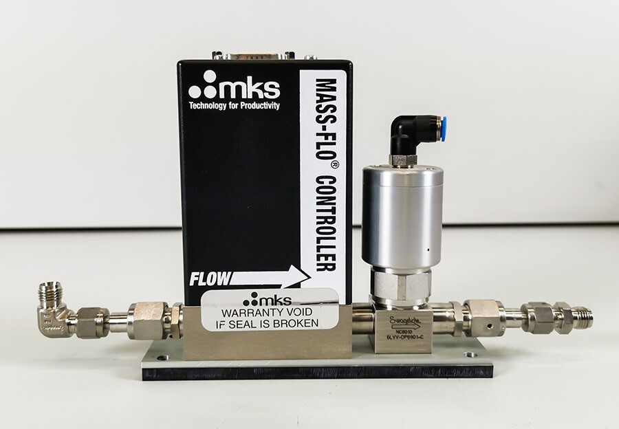 MKS 2179BX21CG1BV + SWAGELOK 6LVV-DP6901-C MASS-FLO CONTROLLER