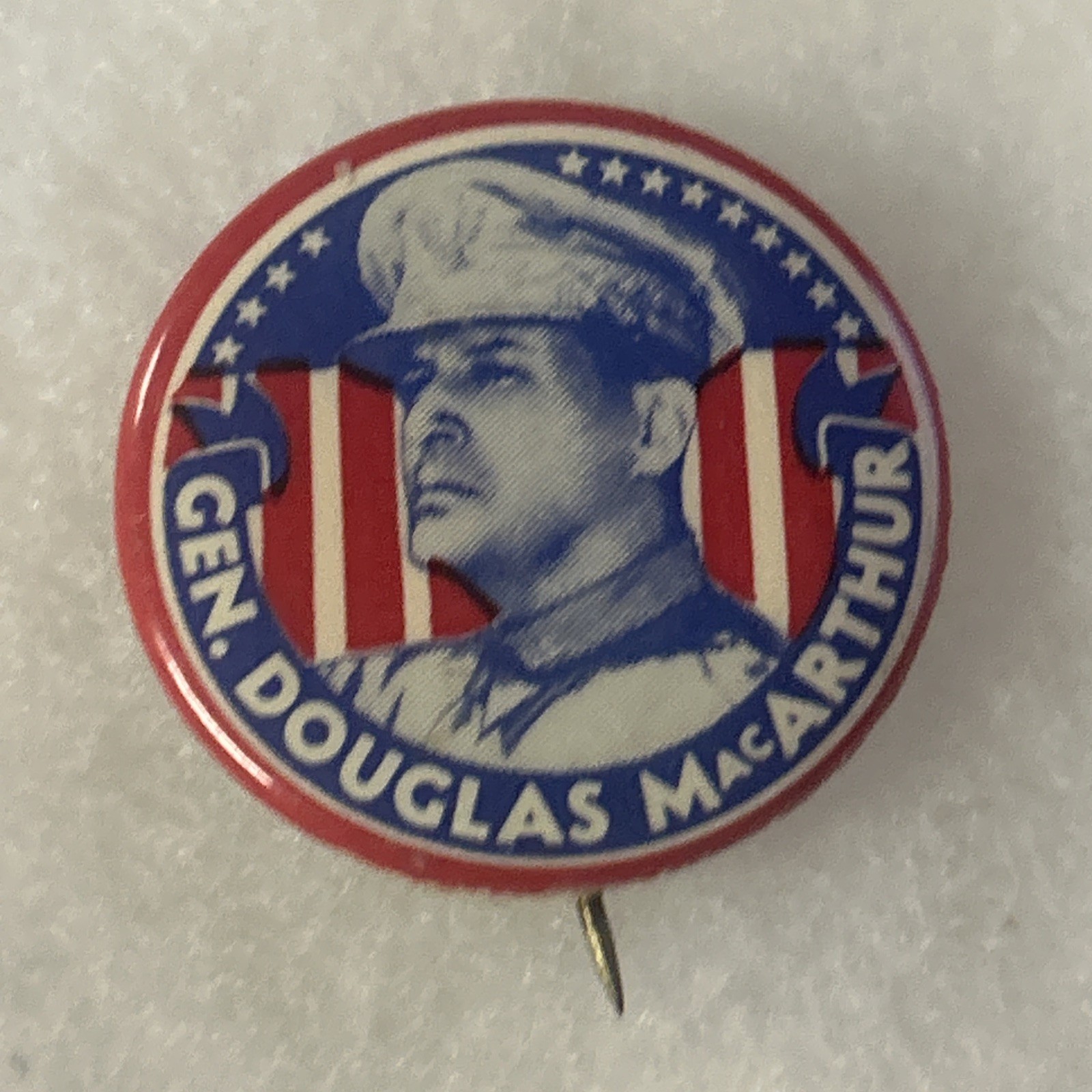 Gen. MacArthur   1 1/4” pinback button pin