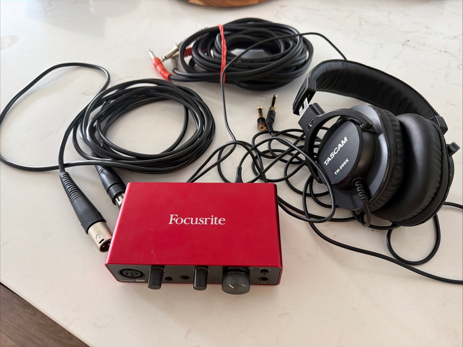 Focusrite Scarlett Solo [3rd Gen] - WITH HEADPHONES AND WIRES