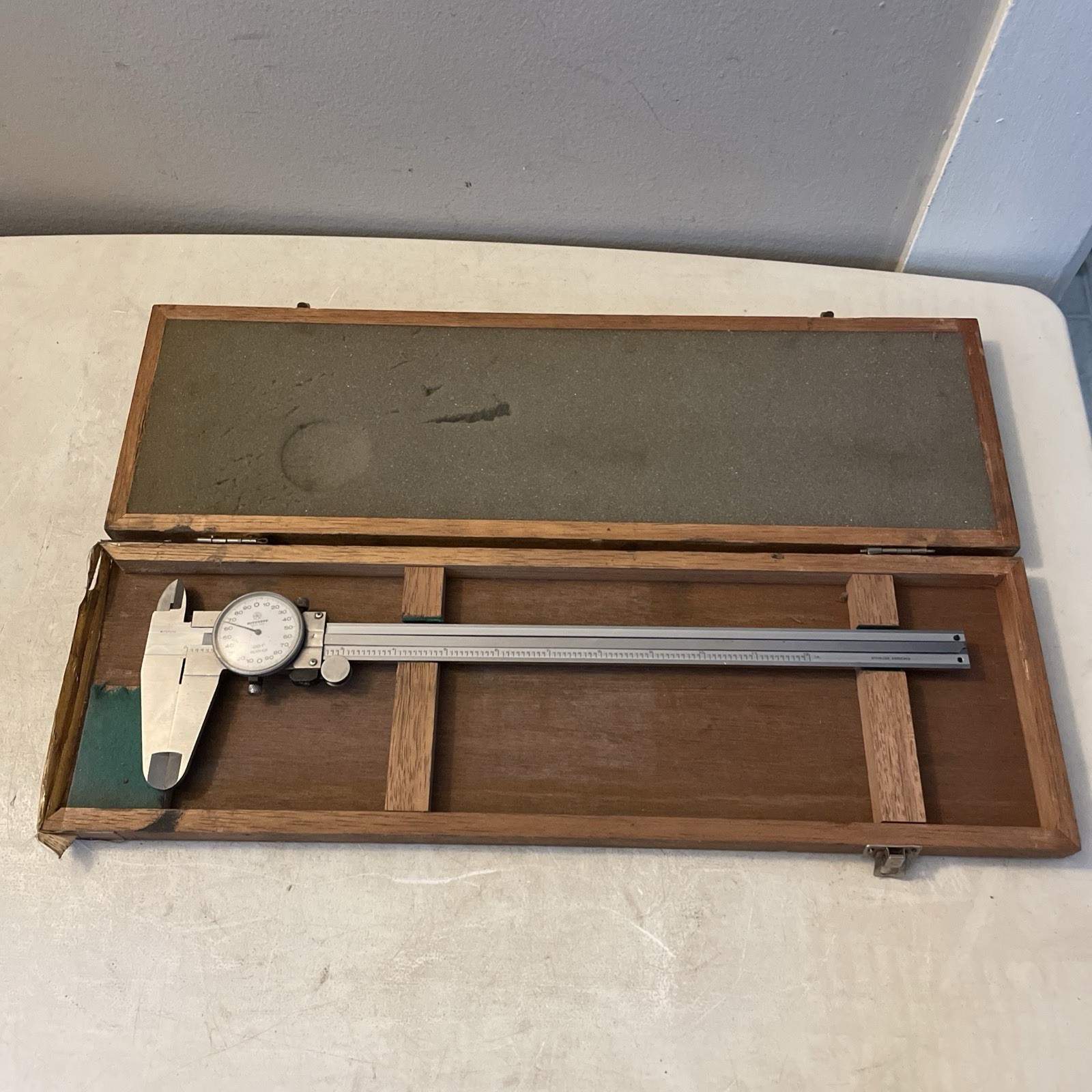 Mitutoyo dial caliper 12inch 505-628 .001” Made In Japan