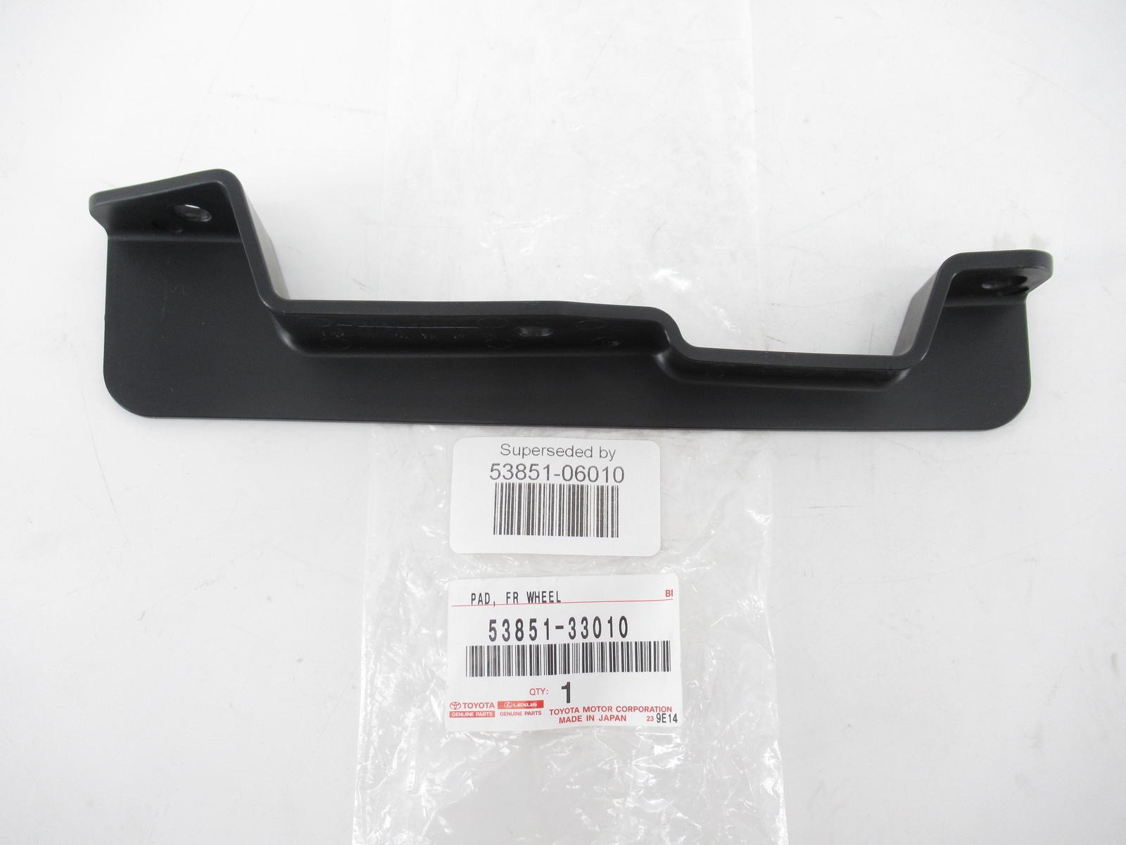 Genuine OEM Toyota 53851-06010 Passenger Fender Opening Extension 2007-11 Camry