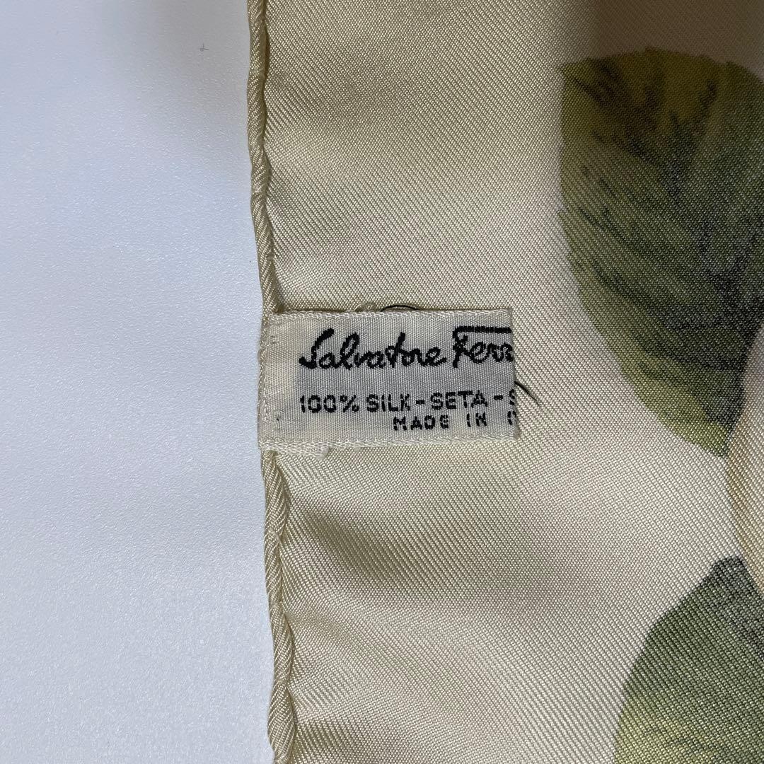 Salvatore Ferragamo Scarf Cream 87 x 86 cm 100% Silk