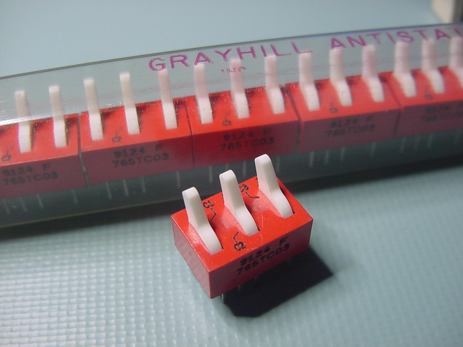 GRAYHILL 3 POSITION SPDT BAT TYPE DIP SWITCH (lot of 30pcs)