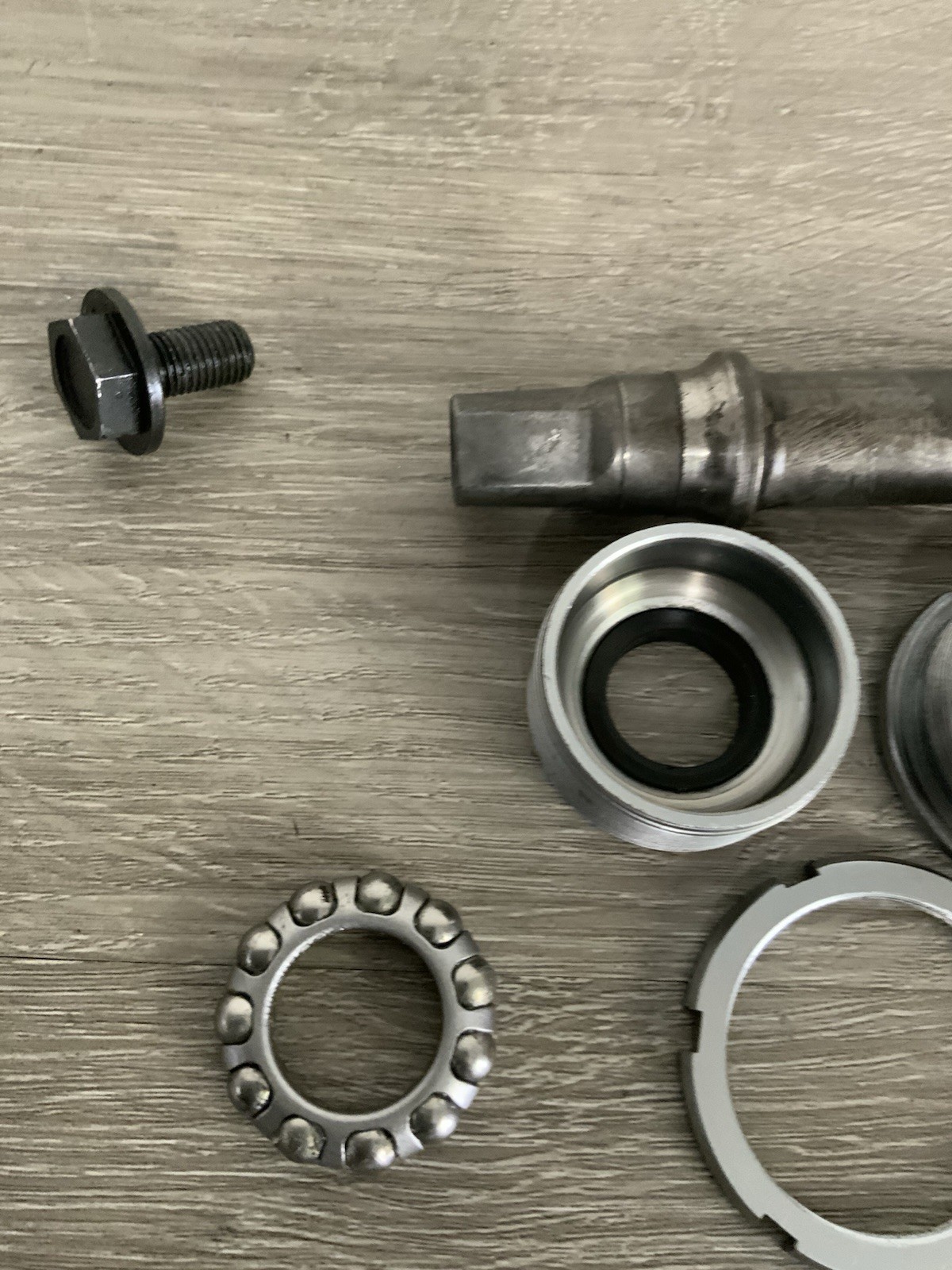 SHIMANO 600 BOTTOM BRACKET BRITISH THREADING 68-113 MM