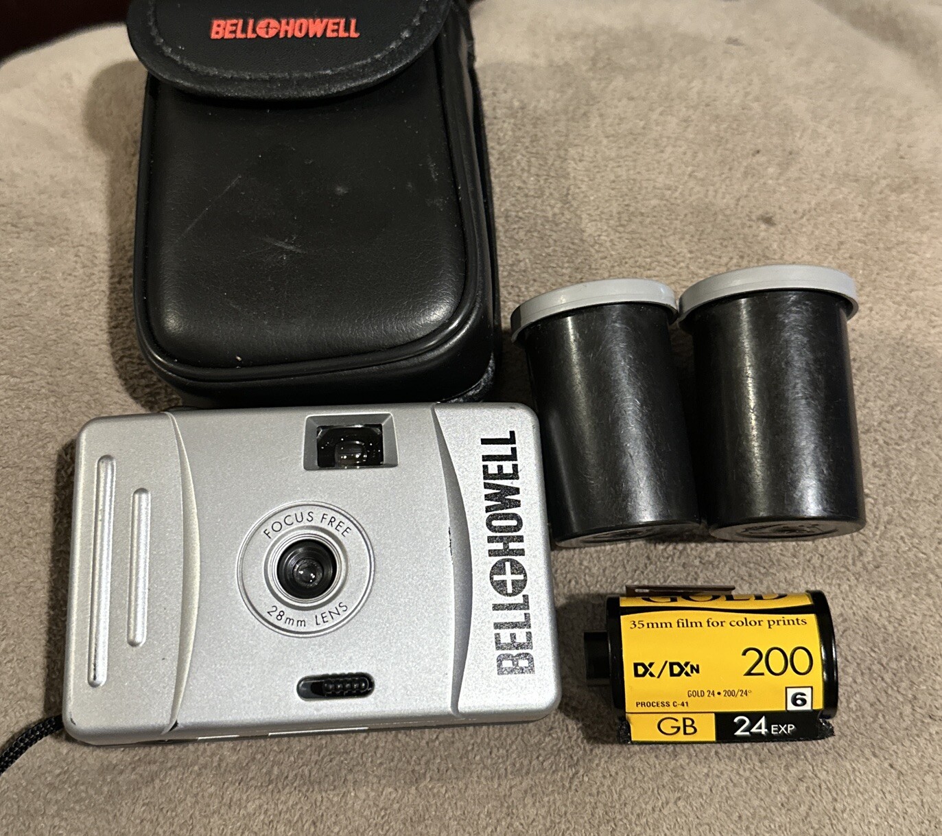 BELL + HOWELL 35mm Film Camera 28mm Focus Free Lens *2-Rolls Kodak GB135-24 Film